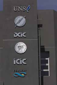 Emblemas en Edificio DCIC